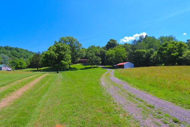 Building Photo - 671 Wolf Hill Rd