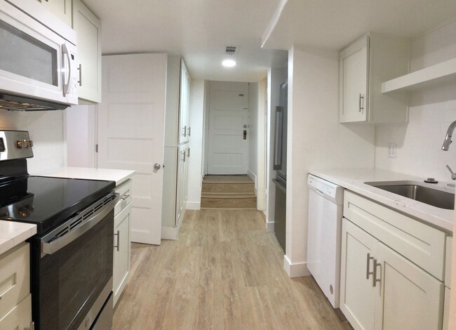Building Photo - Yalecrest Area Remodeled 1 Bd. Main level ...