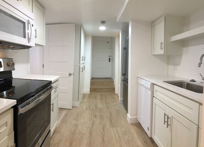 Foto del edificio - Yalecrest Area Remodeled 1 Bd. Main level ...