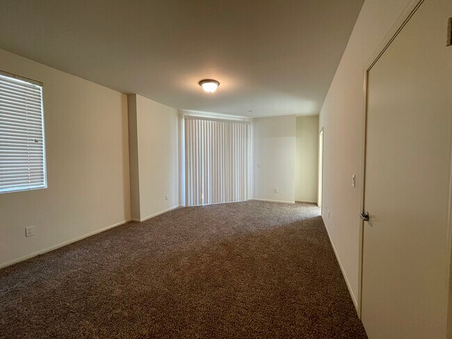 Building Photo - 7551 Jordan Ave