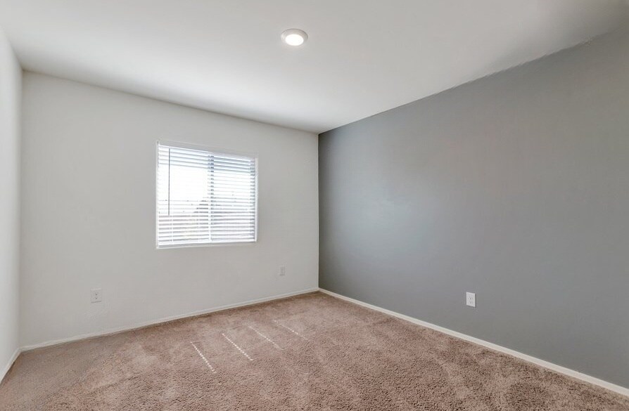 Building Photo - 6984 S Victor Dr