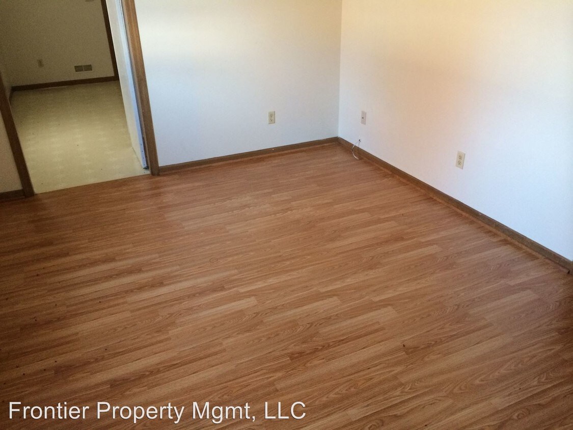 606 W Locust St, Bowling Green, MO 63334 Condo for Rent in Bowling