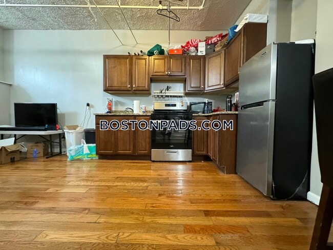 Building Photo - 463 Park Dr