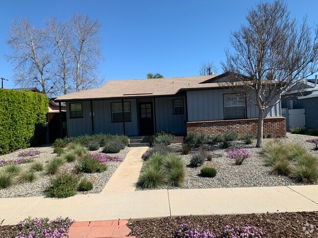Building Photo - 8956 Swinton Ave