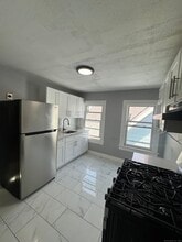 Building Photo - 146 Farren Ave