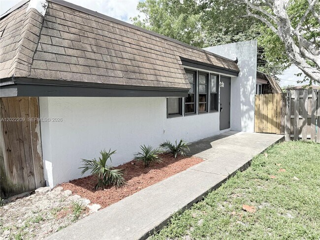 Building Photo - 1309 NW 8th Ave