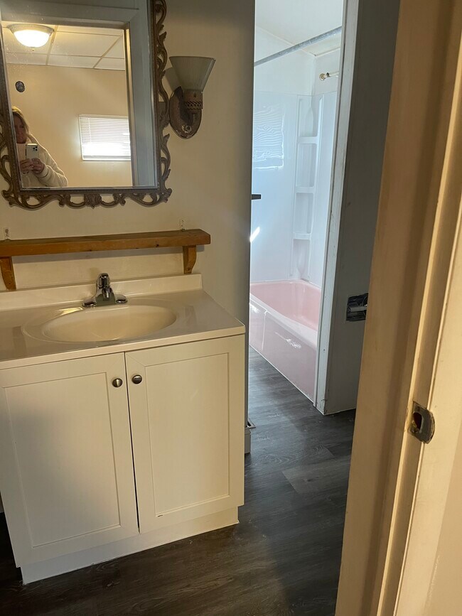 Bathroom - 207 S McDonel St