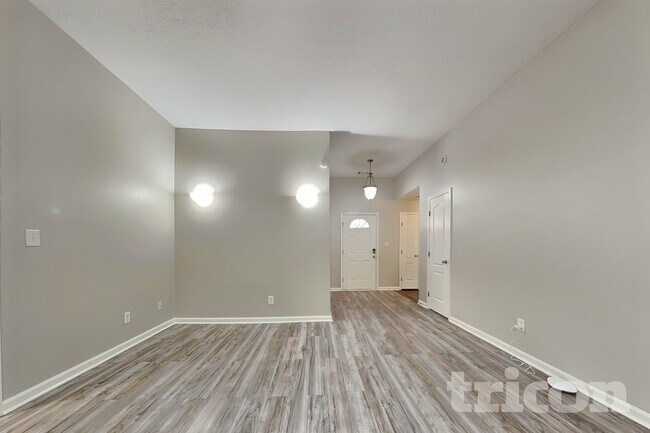 Foto del edificio - 2124 Sylvan Lake Dr