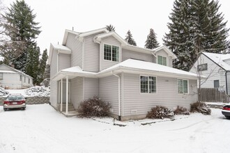 Building Photo - 1020 NE D St