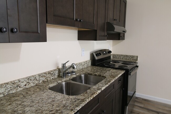 Building Photo - 110 Morris St