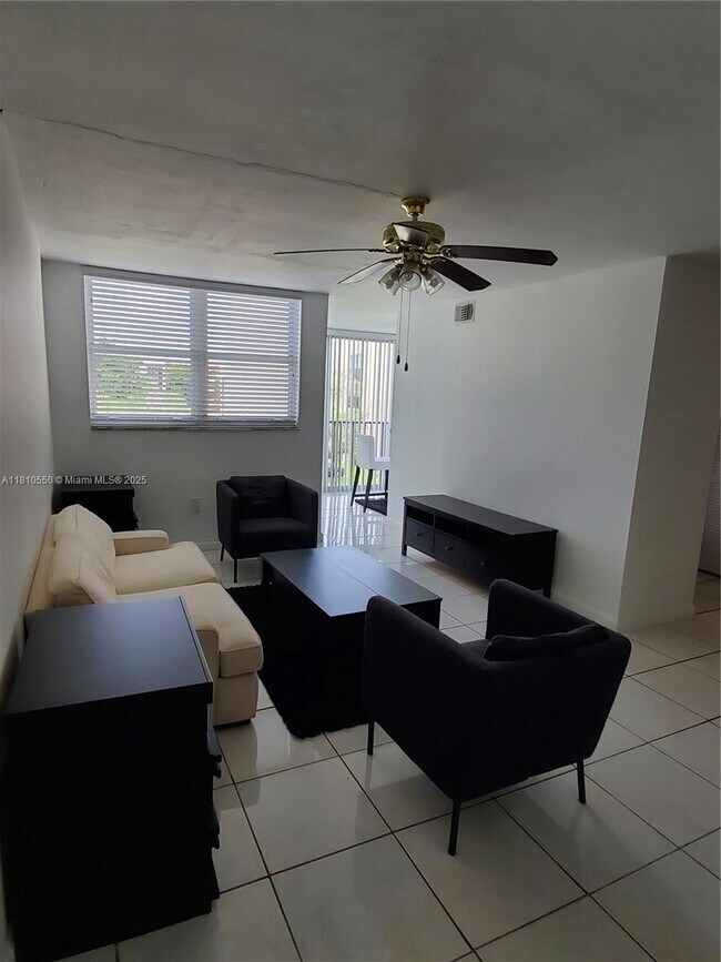 Foto del edificio - 9411 SW 4th St