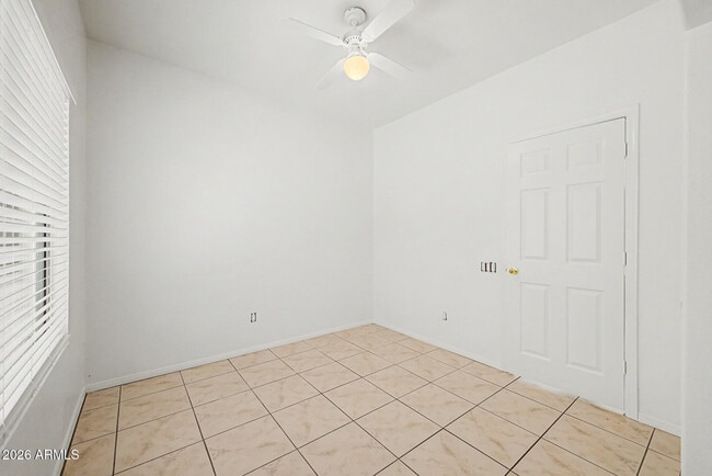 Building Photo - 6947 W Via Del Sol Dr