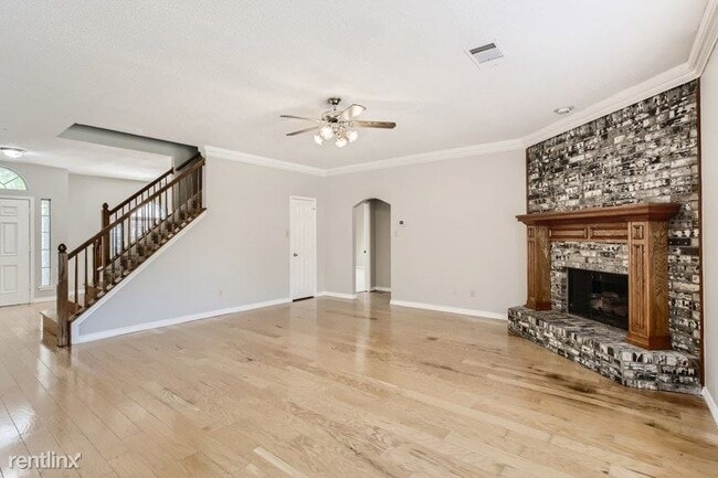 Building Photo - 4 br, 2.5 bath House - 7010 Graham Dr UNIT