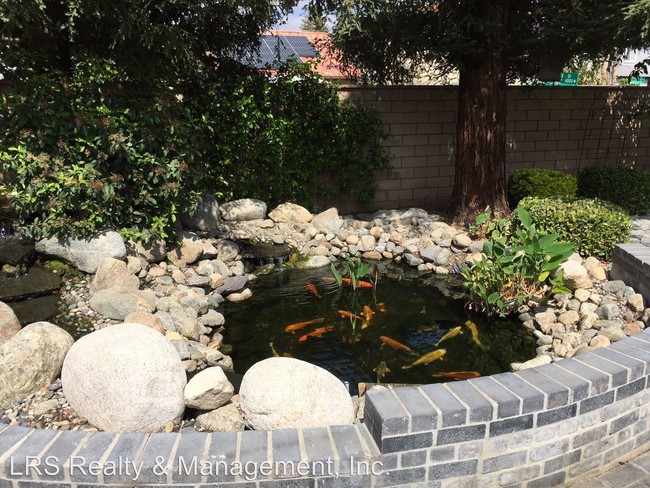 Building Photo - 8400 Sun Harbor Dr