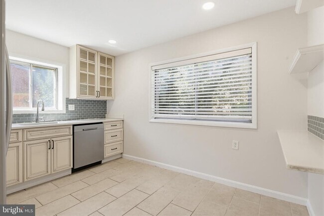 Foto del edificio - 9717 Hedin Dr