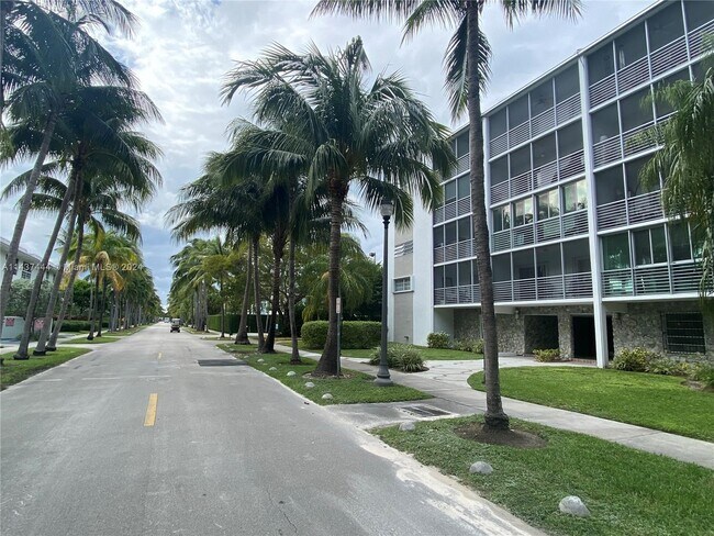 Building Photo - 301 Sunrise Dr