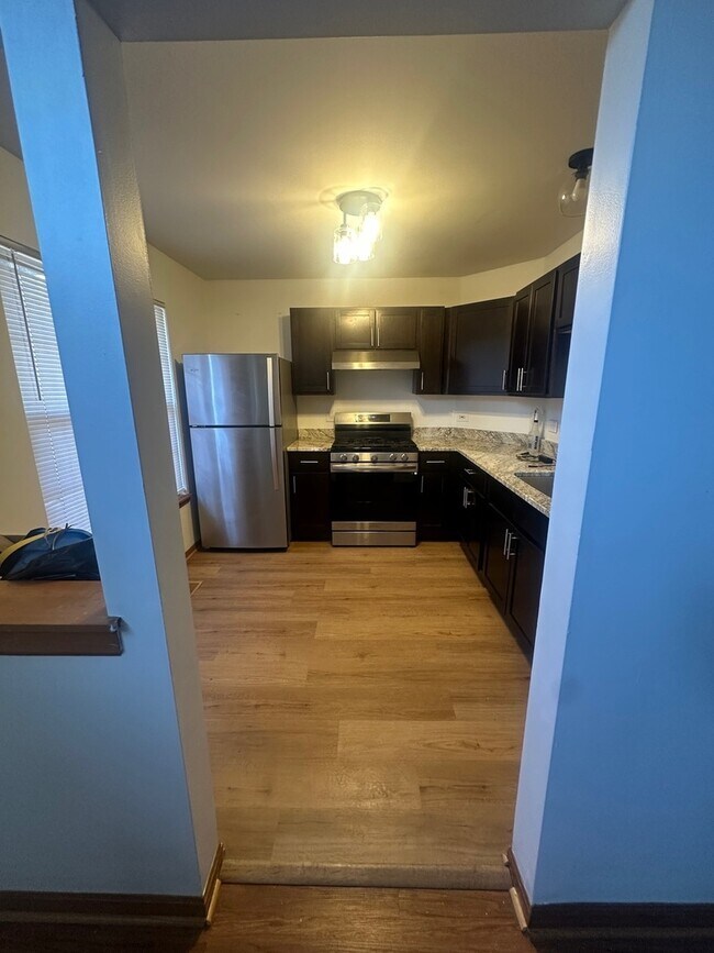 Building Photo - 1942 Heron Ave