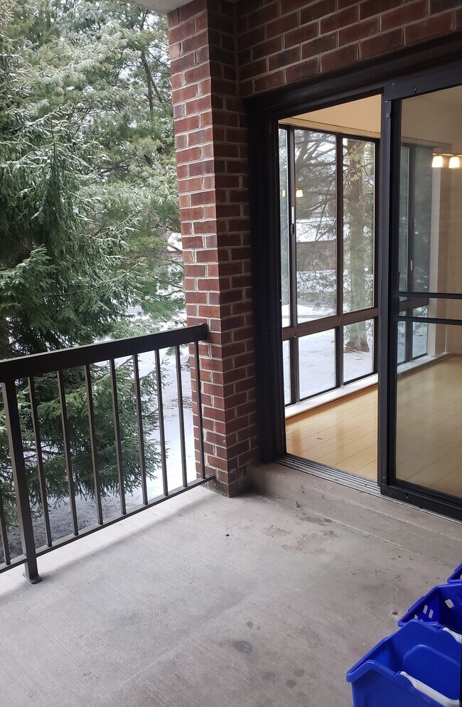 Foto del edificio - 8101 Needwood Rd