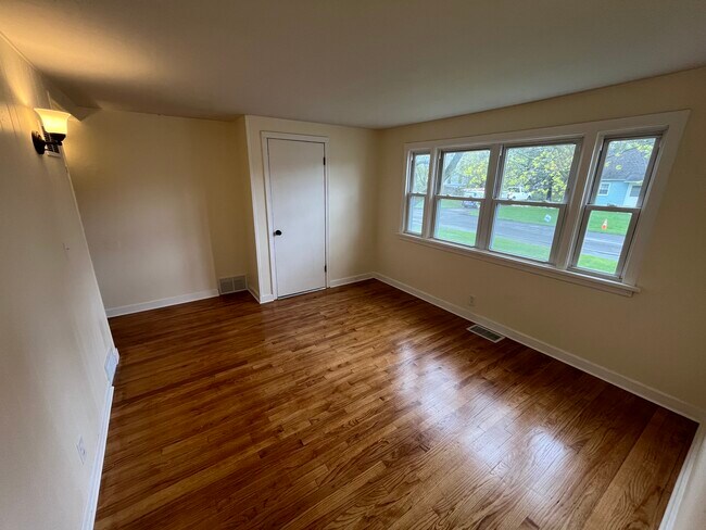 Sala de estar - 107 Douglas Ave