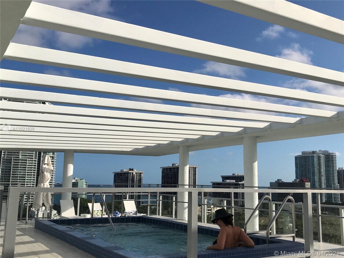 Foto principal - 1600 SW 1st Ave