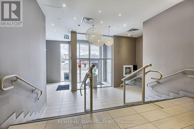 Building Photo - 15277 Yonge St
