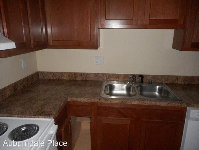 Building Photo - 7308-7310 Southside Dr