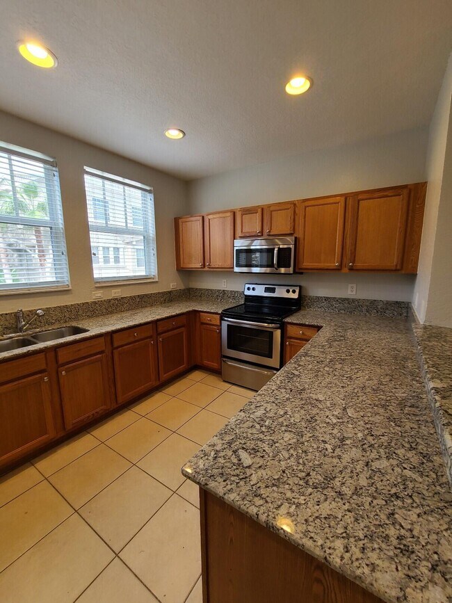 Building Photo - 590 Amador Ln