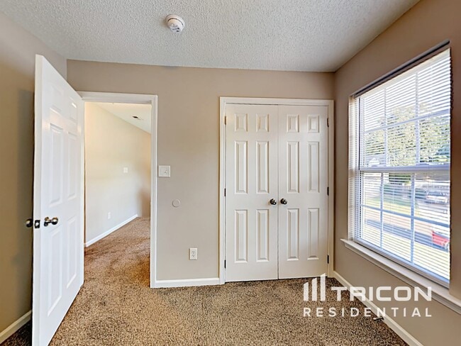 Foto del edificio - 5126 Timbertop Ln