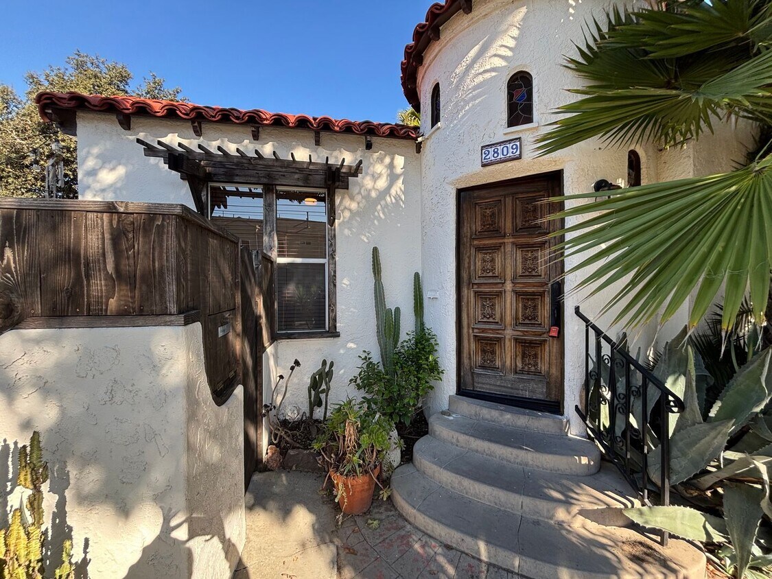Primary Photo - Adorable Spanish 2 bedroom home in the heart of Long Beach