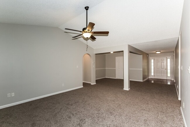 Building Photo - 345 Breeze Mdw