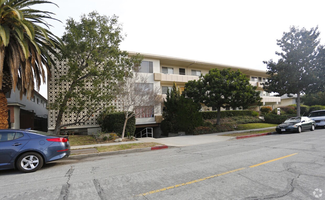 Building Photo - Towne House
