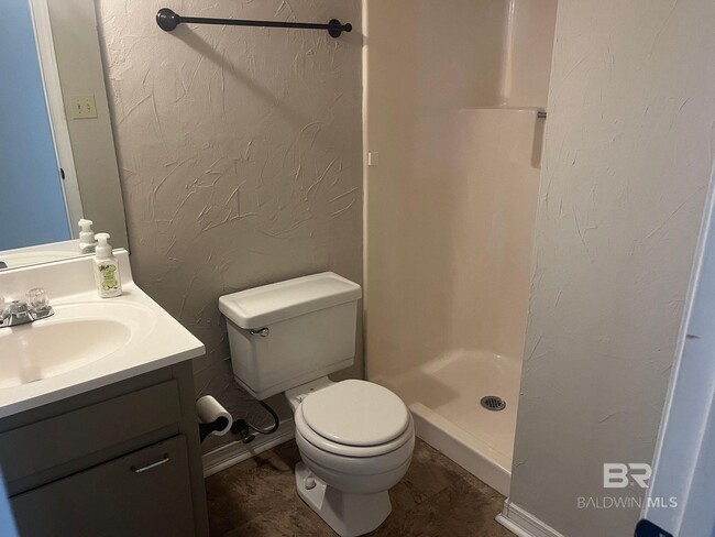 Building Photo - 600 Cheshire Ln