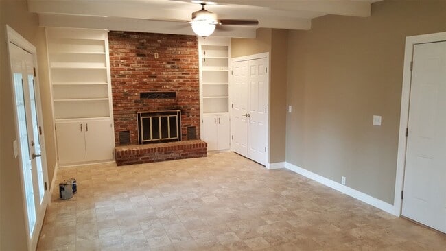Building Photo - Beautiful Home Owner Finance