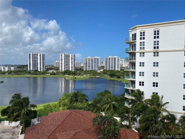 Foto del edificio - 19900 E Country Club Dr