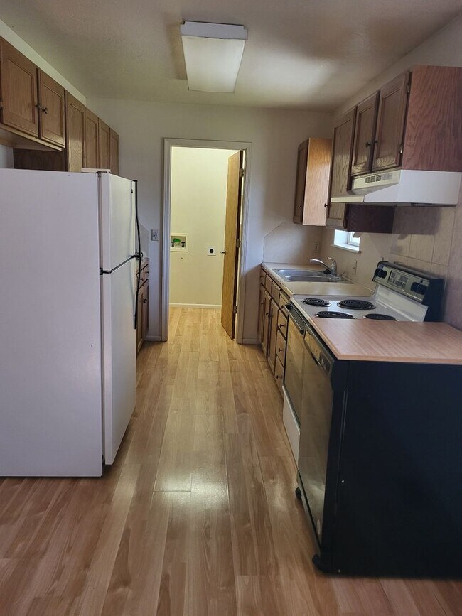 Foto del edificio - 2 Bedroom, 1 Bath Duplex with large yard.