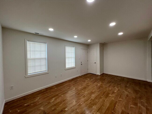 Foto del edificio - 307 Cedarwood Rd
