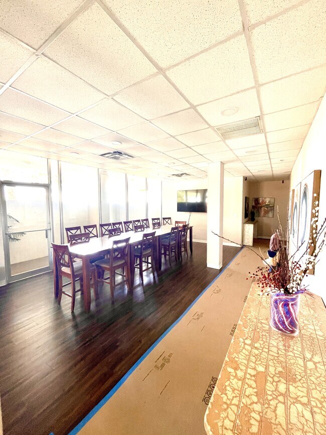 Building Photo - 7039 San Pedro Ave