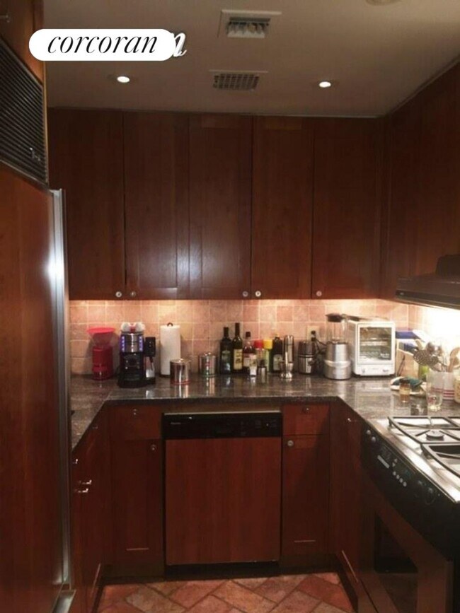 Foto del edificio - 253 W 73rd St