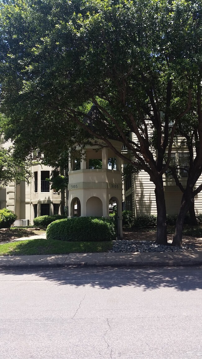 Foto del edificio - 3105 San Jacinto Street