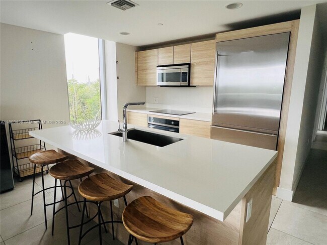 Foto del edificio - 16385 Biscayne Blvd