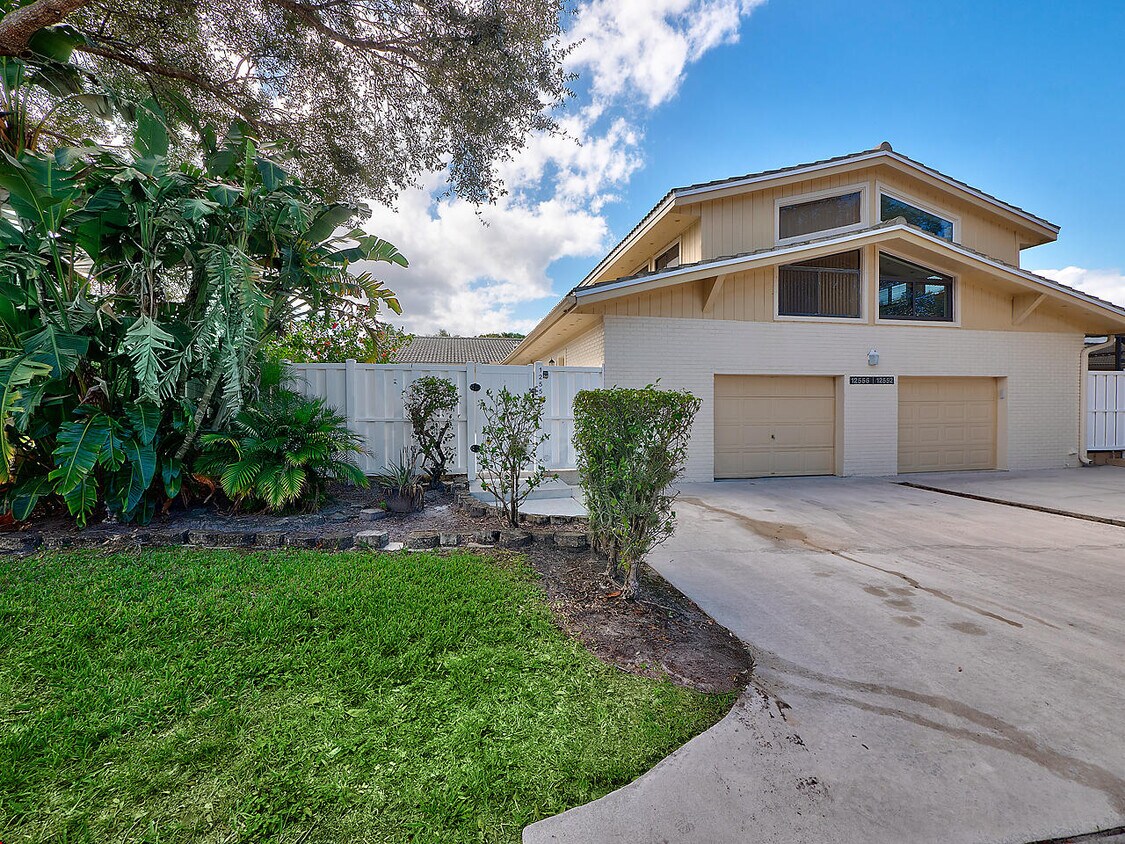 Foto principal - 12556 Woodmill Dr