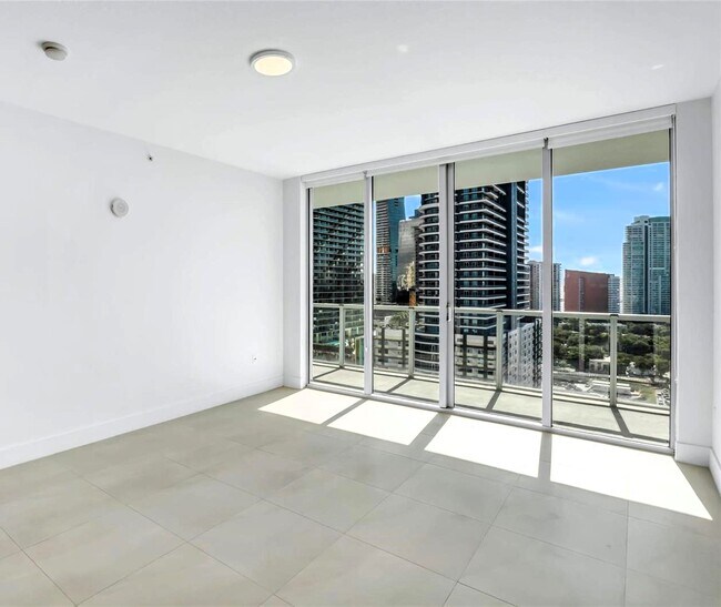 Foto del edificio - 79 SW 12th St