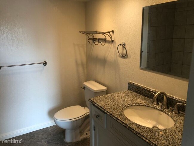 Building Photo - 1 br, 1 bath Condo - 53 Cove Lane