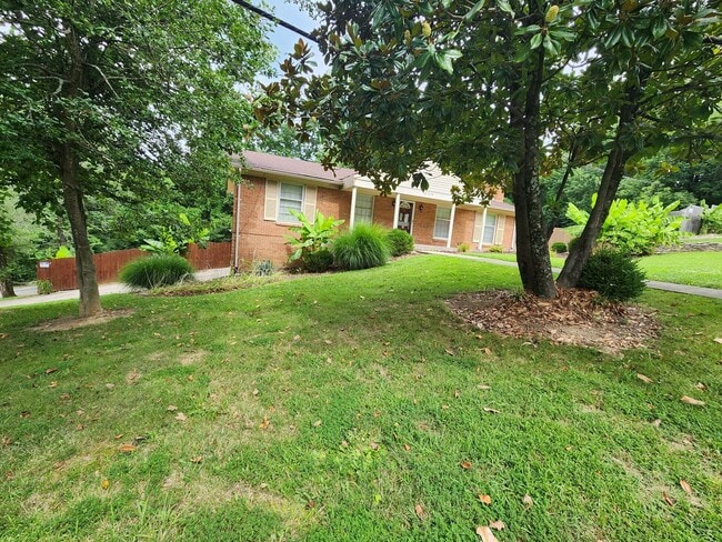 Building Photo - 3 Bedroom, 2 Bathroom Home