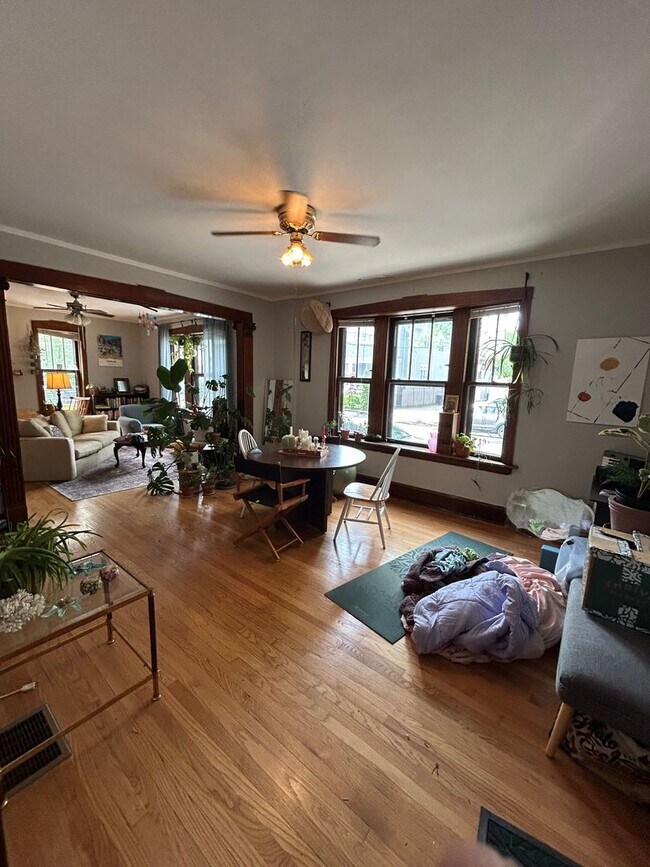 Photo - 3549 N Damen Ave Apartment