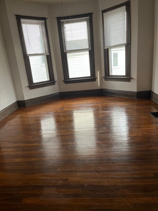 Foto del edificio - 7426 Flora Ave