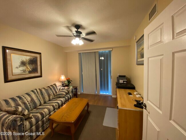 Foto del edificio - 8951 Lake Dr