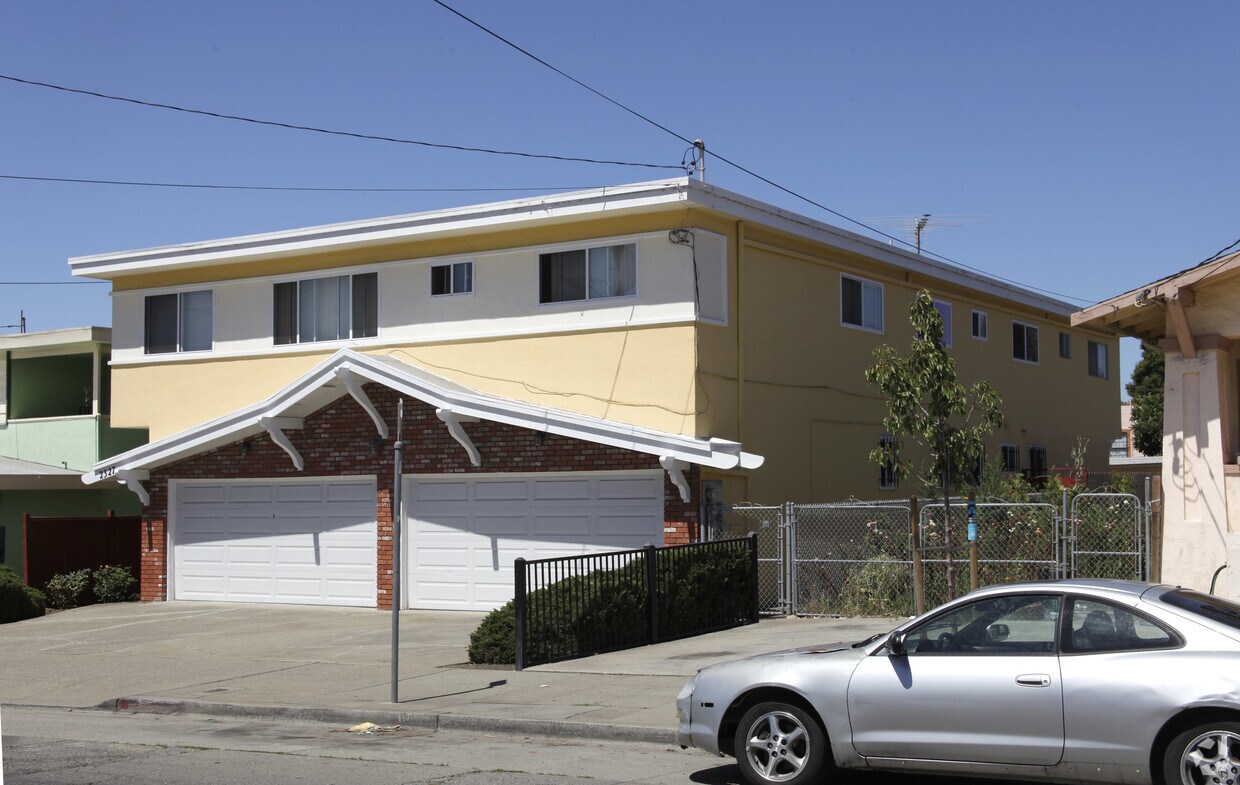 Foto del edificio - 2327 35th Ave