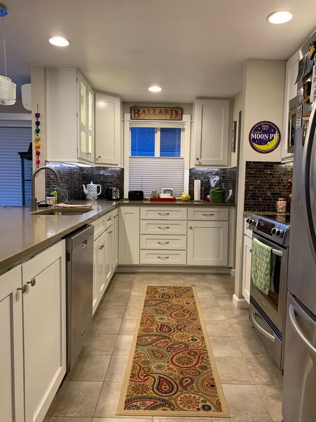 Building Photo - 2 bedroom duplex in Greenwood!!