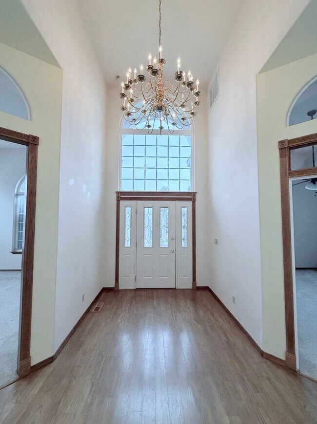 Foto del edificio - Beautiful Craftsman Style Rambler Must See!!